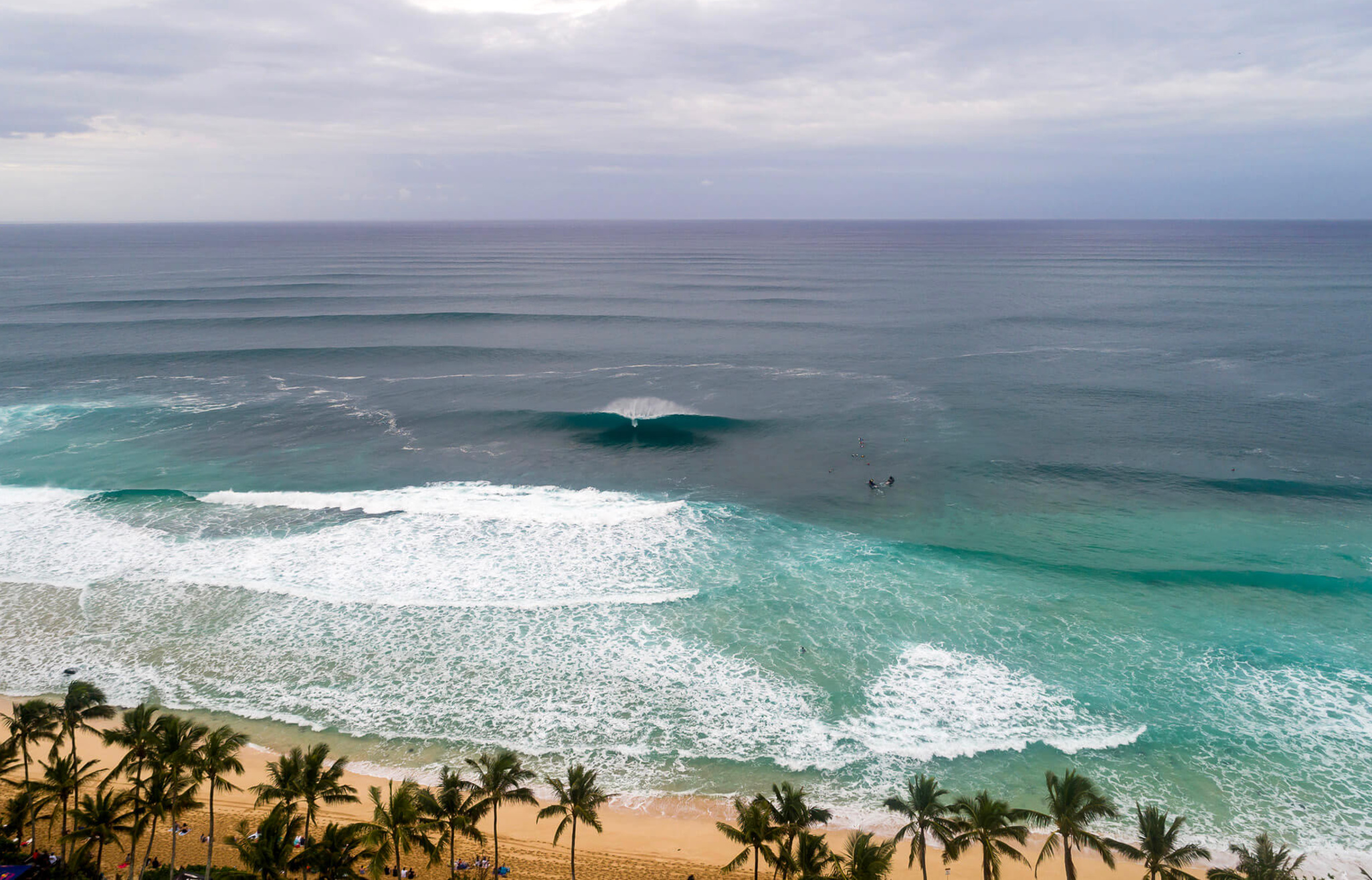 Volcom Pro 2018 - As is common during the Volcom Pipe Pro, Pipeline delivered for three straight days. Solid west swell and straight offshore winds. Inset: This means that the Hawaiian Water Patrol were kept busy. Photos: Jeremiah Klein